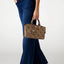 Bolso De Mano Queensland Logo Latte - Guess